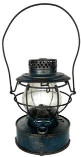 K19 1930s original blue painted Handlan Railroad Train Signal / Utility Lantern with clear Pennsylvania Railroad etched globe. Lantern is stamped Handlan St. Louis USA and Elizabethtown Consol Gas Co around the top. Measurements: 15 tall to top of handle (lantern is 10 tall) x 6 ½ diameter base.