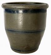 H936 Pennsylvania stoneware crock decorated with three brushed cobalt stripes, very good condition. Measurements: 6 diameter (top) x 4 ¼ diameter(bottom) x 6 tall