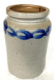 F480  Stoneware storage jar,  attributed to Baltimore, Maryland. The unique freehand painted chain decoration runs fully around the crock,.  excellent condition, Measurements ae: 8" tall x 5 1/2' diameter
