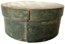 G424 19th century New England small size  original dry green   painted Pantry Box, unclean surface. .Great form and surface .The condition is very good   Measurements are  6 ' diameter x 3"