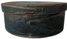 F27 19th century Small Dark Green -painted Lapped-seam Covered Box, America, round form with pine top and bottom and bent maple sides joined with opposing lapped fingers, measurements are 7" x 2 3/4" tall