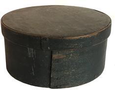 F31 - New England 19th Century Pantry Box, with original dry Windsor-green paint, with over lapping bentwood sides, secured with small metal tacks. Heavy construction  Measurements are 8" diameter x 4" tall           