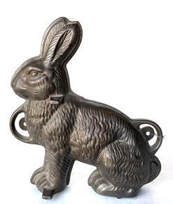 F432 This signed iron rabbit is marked: GRISWOLD MFT. COMPANY, ERIE, PENNSYLVANIA. The last quarter of the 19th century . This is a two-piece chocolate mold was used for making the chocolate rabbits for Easter