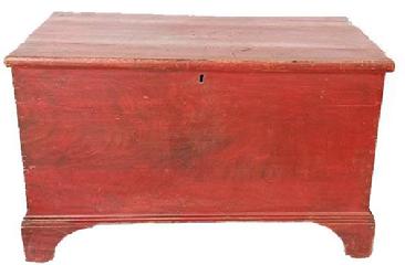 L534 Small sized 18th century New England original red painted pine blanket chest with dovetailed case and applied bracket base with nice cut out feet. Applied simple molded edges surround the lid. The clean, natural patina interior boasts a lidded till and original strap hinges.