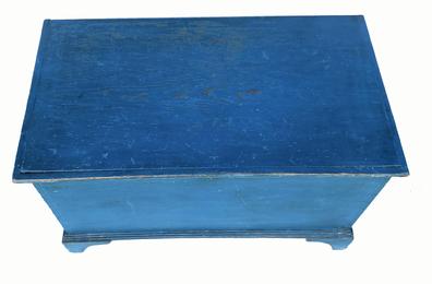 E206 EARLY 19TH CENTURY BLUE PAINTED PINE PENNSYLVANIA BLANKET CHEST, This is a wonderful early 19th Century painted blanket chest from South eastern Pennsylvania, with ORIGINAL blue paint. The surface undisturbed, the exterior of the case crafted of six broad planks of Eastern White Pine, the sides and bottom joined with exposed dovetail construction.